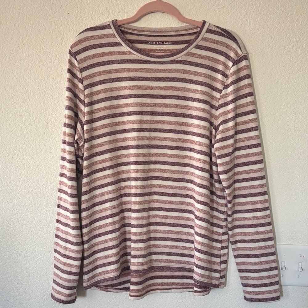 American eagle sweater in Mauve and White